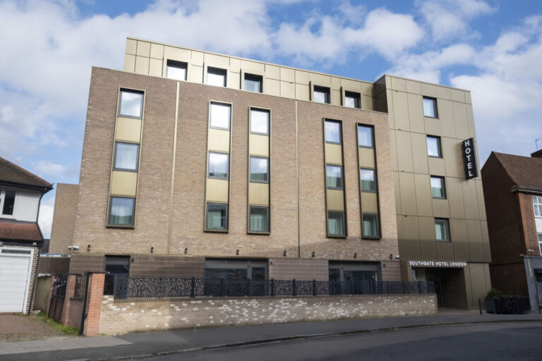 NEW SOUTHGATE HOTEL