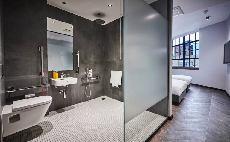 NEW ROAD HOTEL, WHITECHAPEL (14)