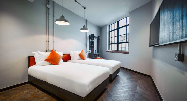 NEW ROAD HOTEL, WHITECHAPEL (20)